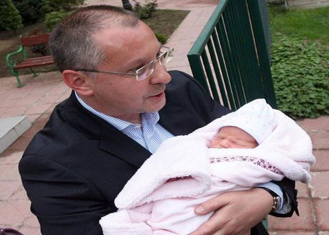 Станишев призна, че чака второ бебе