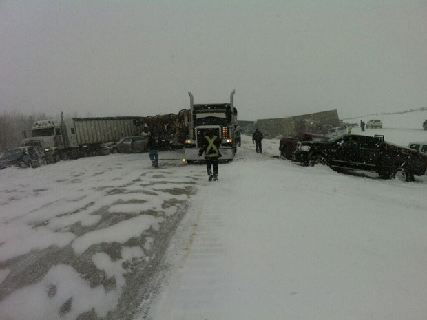 100 пострадали при верижна катастрофа в Канада