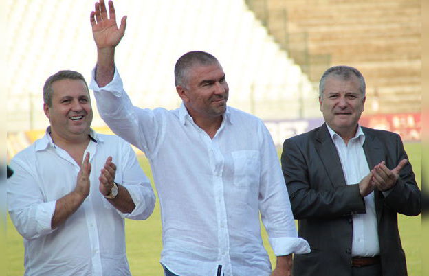 Maрешки строи музей и трибуна за Локо Пд