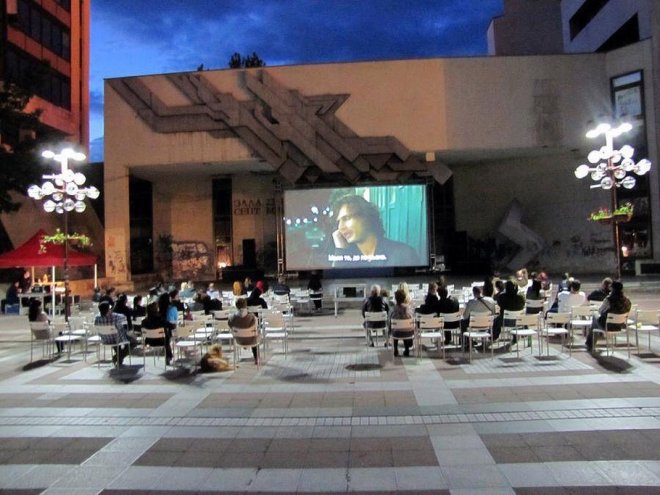 Слабаков тръгва с пътуващото си кино по села и крайни квартали