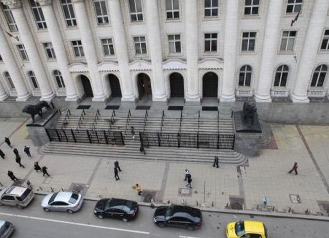 Бомба изпразни Съдебната палата в София
