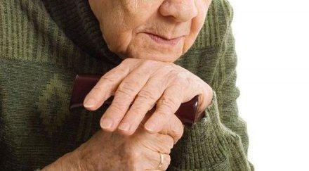 сляпа жена гасне глад студ заради бюрократи