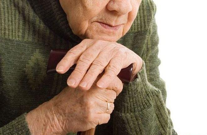 Сляпа жена гасне от глад и студ заради бюрократи