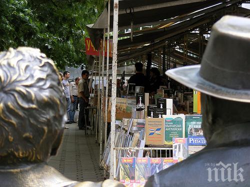 Местят книжния пазар от площад Славейков