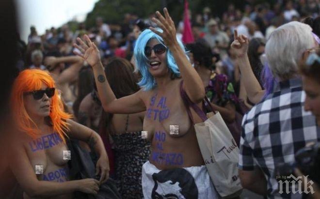 ГОРЕЩО! Аржентинки по цици защитиха правото си да се пекат топлес на плажа (СНИМКИ 18+)