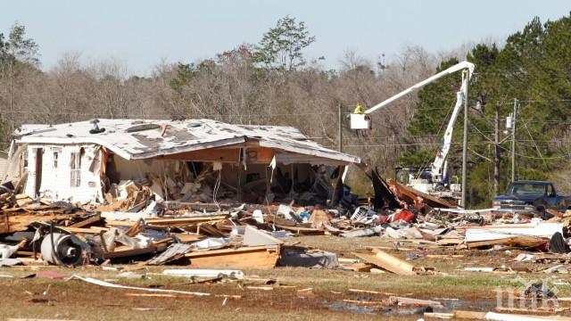 УЖАС! Няколко торнада опустошиха Ню Орлиънс, има пострадали (видео)