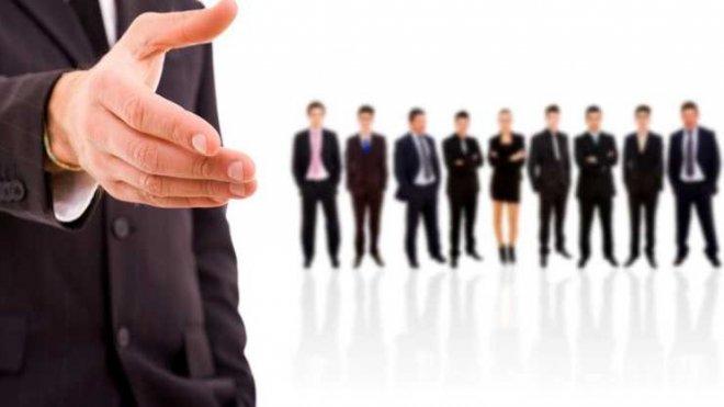 Растежът се забавя! Прогнозират свиване на работните места