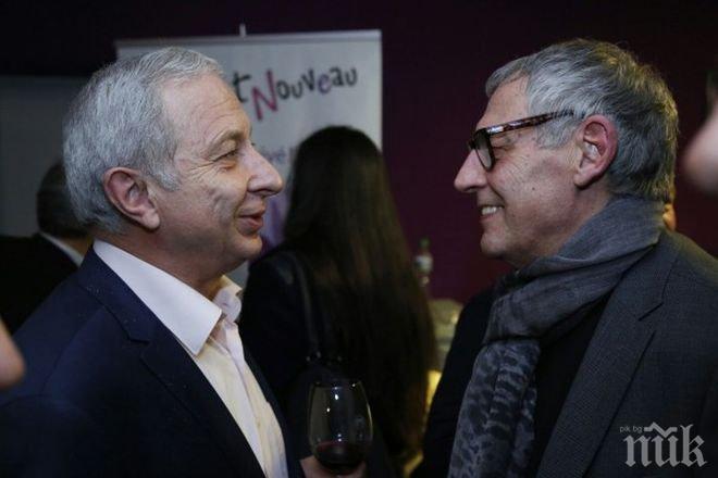 ЧРД! Рашко Младенов чукна 70 на сцената! Кабинетът начело с премиера Герджиков уважи министъра юбиляр (СНИМКИ)