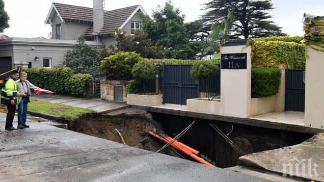 Голяма дупка се отвори до дома на премиера на Австралия
