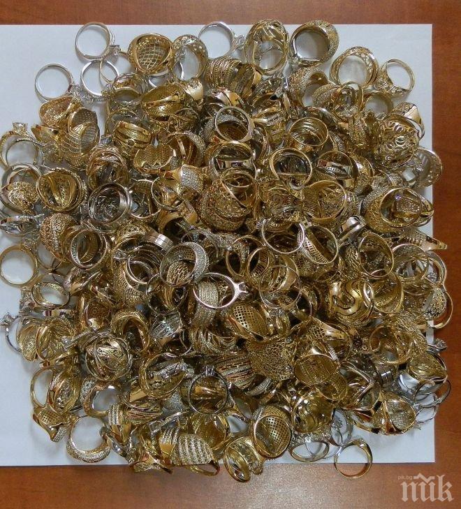 УДАР! Митничарите задържаха румънец със злато за 31 бона на Капитан Андреево