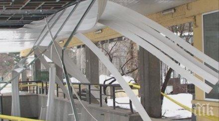 пропадна част окачения таван гарата търговище