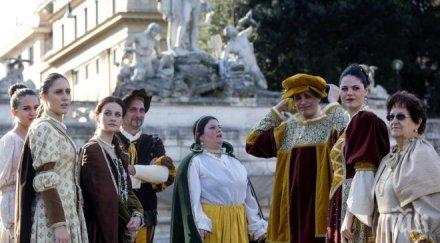 започна карнавалът венеция става шоу арена хиляди маскирани туристи изпълниха площада