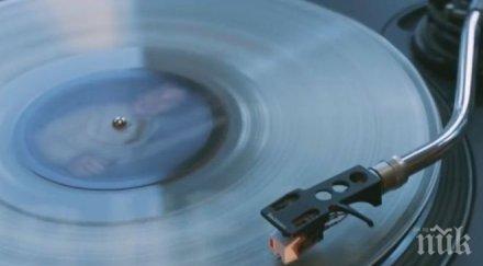 зловещо компания предлага запис винилова плоча останки кремирани трупове видео