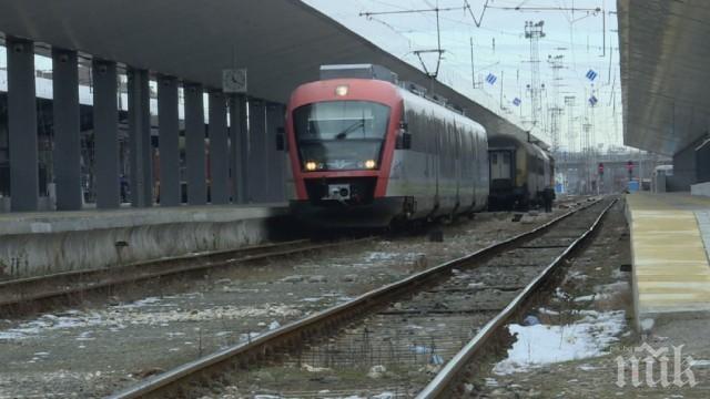 НЯМА СПИРКА! Откраднаха кабели на БДЖ, не могат да затоплят вагоните