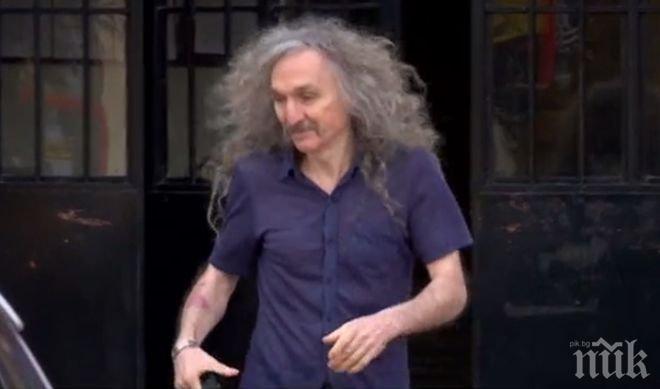 ЛУДА РАБОТА! 63-годишен ходи по къс ръкав и при минус 20 градуса, и тича непрекъснато до работа 