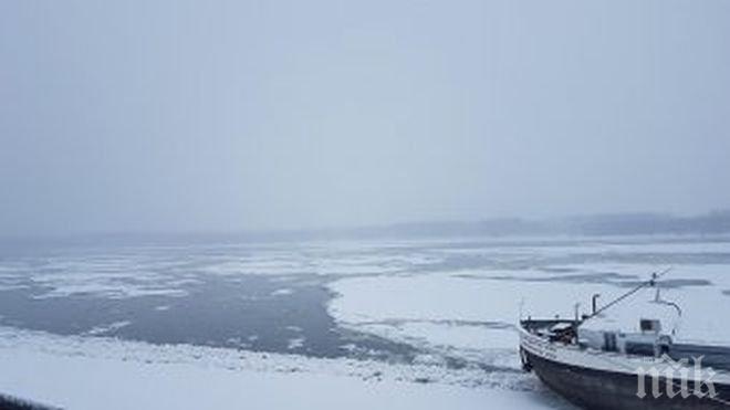 ТРЕВОГА! Ледоход отнесе моста при Белене 