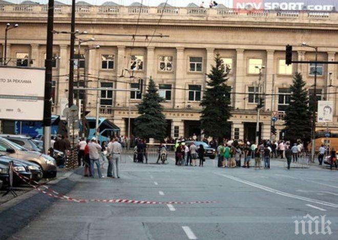 Мач блокира центъра на София – ето къде са забраните за коли