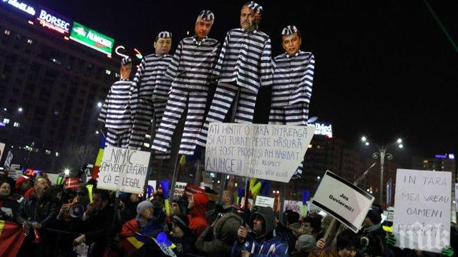 ВЪЛНЕНИЯ! Пак протести в Румъния - 10 000 по улиците, хората събират пари за допитване колко не искат правителството 