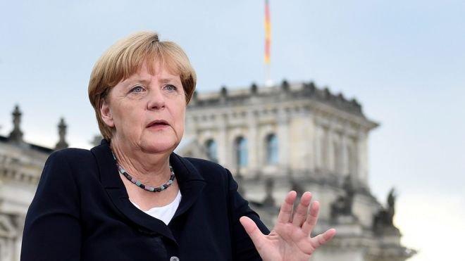 Меркел се хвърли отново да спасява Еврозоната