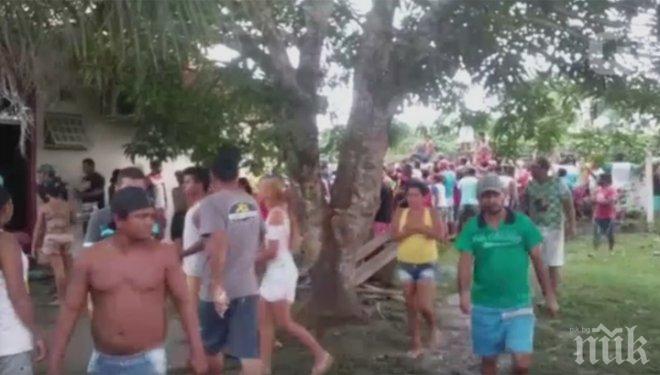 Разгневена тълпа линчува и опита да изгори на клада детеубийца (ВИДЕО 18+)