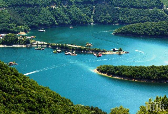 Най-високата язовирна стена в САЩ може да рухне
