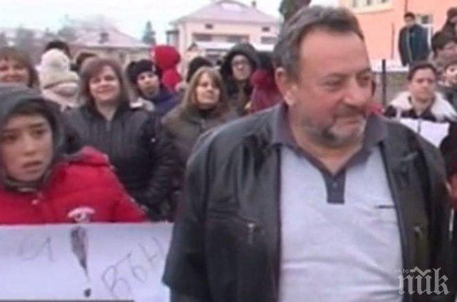 СКАНДАЛ! Родители спряха децата си от училище, защото не искат директорката