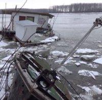 Ледът изкърти яките стълбове на понтоните по Дунав