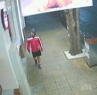 ВНИМАНИЕ! Този мъж е опасен, обира жени в Пловдив! Полицията търси информация