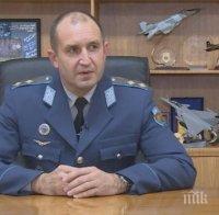 Президентът Румен Радев приема на официална церемония рапорта за подготовката и дисциплината в армията