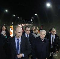 ИЗВЪНРЕДНО! Премиерът Герджиков лично откри ремонтирания тунел 