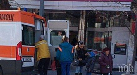 възрастна жена колабира супермаркет