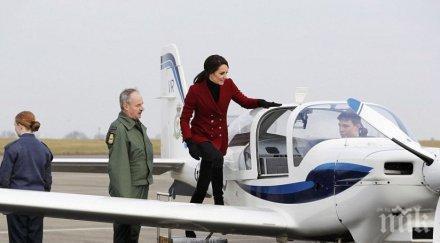 кейт пак събра погледите демонстрира атлетична фигура тренировка кадети ввс снимки