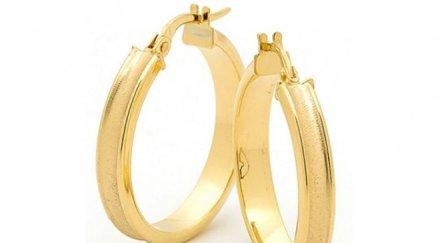 жестоко крадла нападна баба откъсна обеца ухото