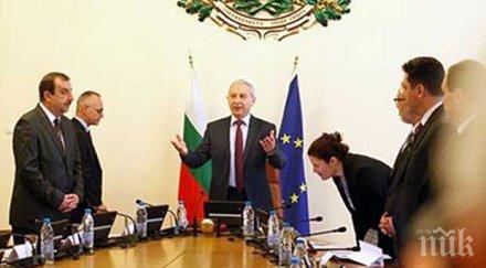 служебният кабинет представя докладите проверката управлението герб петък