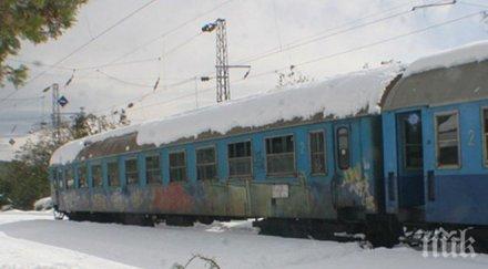 изненадваща проверка транспортният министър посети централна гара софия откри мръсотия течове пропуски противопожарната система