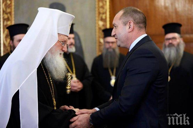 ПЪРВО В ПИК! Румен Радев на крака при патриарха! Ето какво си говориха (СНИМКИ)