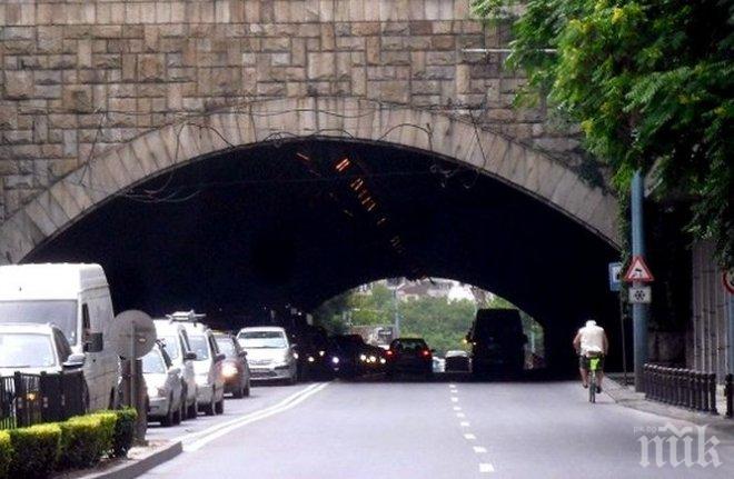 ТАПА В ПЛОВДИВ! Затвориха тунела за обследване