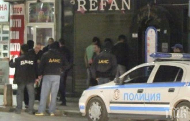 ЗРЕЛИЩНО! Закопчаха шанаджия по бели гащи на пъпа на Бургас