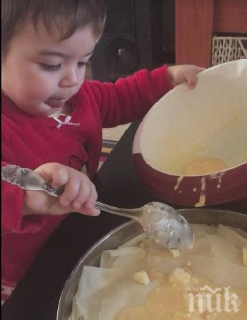 Бабина отмяна: Внучката на Катето Евро вече прави баница (ВИДЕО)