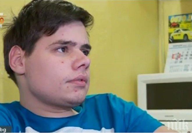 НЕОБИКНОВЕНА ИСТОРИЯ! Младеж без крака се научи да шофира