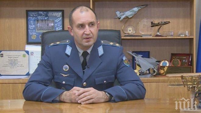 Президентът Румен Радев приема на официална церемония рапорта за подготовката и дисциплината в армията