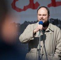 Руски опозиционер, който твърди, че е отровен, ще се лекува в чужбина
