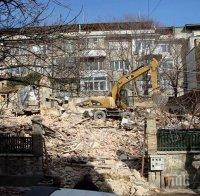 БЕЗОБРАЗИЕ! Масово бутат исторически сгради във Варна