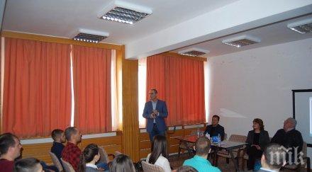 цветан цветанов стратегията герб истината