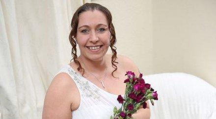 годишна британка омъжи сама себе