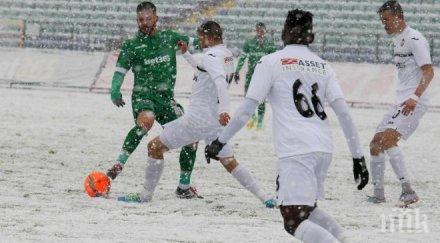 заради снега прекратиха мача славия лудогорец