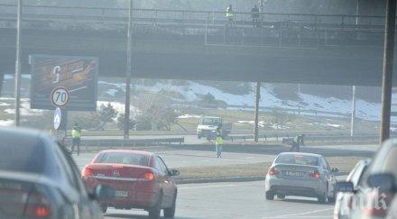 извънредно пик екшънът околовръстно шосе продължава полицаи блокираха движението падащия мост бул българия снимки