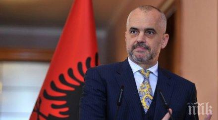 протестиращи опънаха палатки офиса премиера албания искат оставката