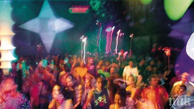 ТОТАЛНО МАЗАЛО! Десетки берат душа, предозирали се с наркотици на музикален фест (СНИМКИ)