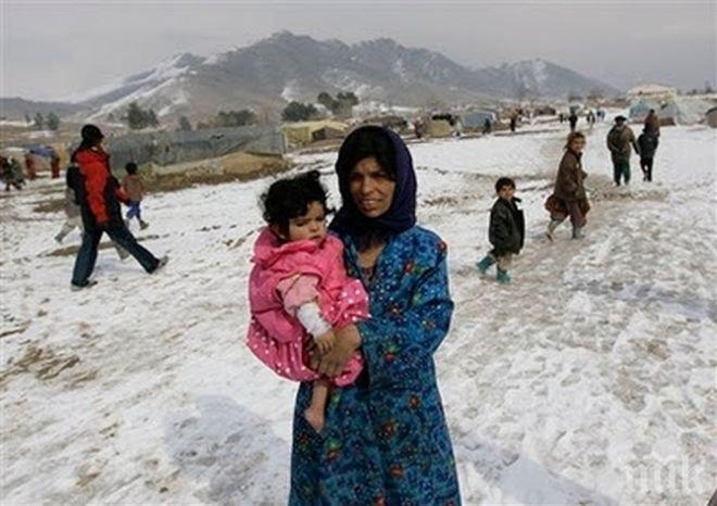 Заради кризата в Афганистан милиони деца гладуват а приближаващата зима